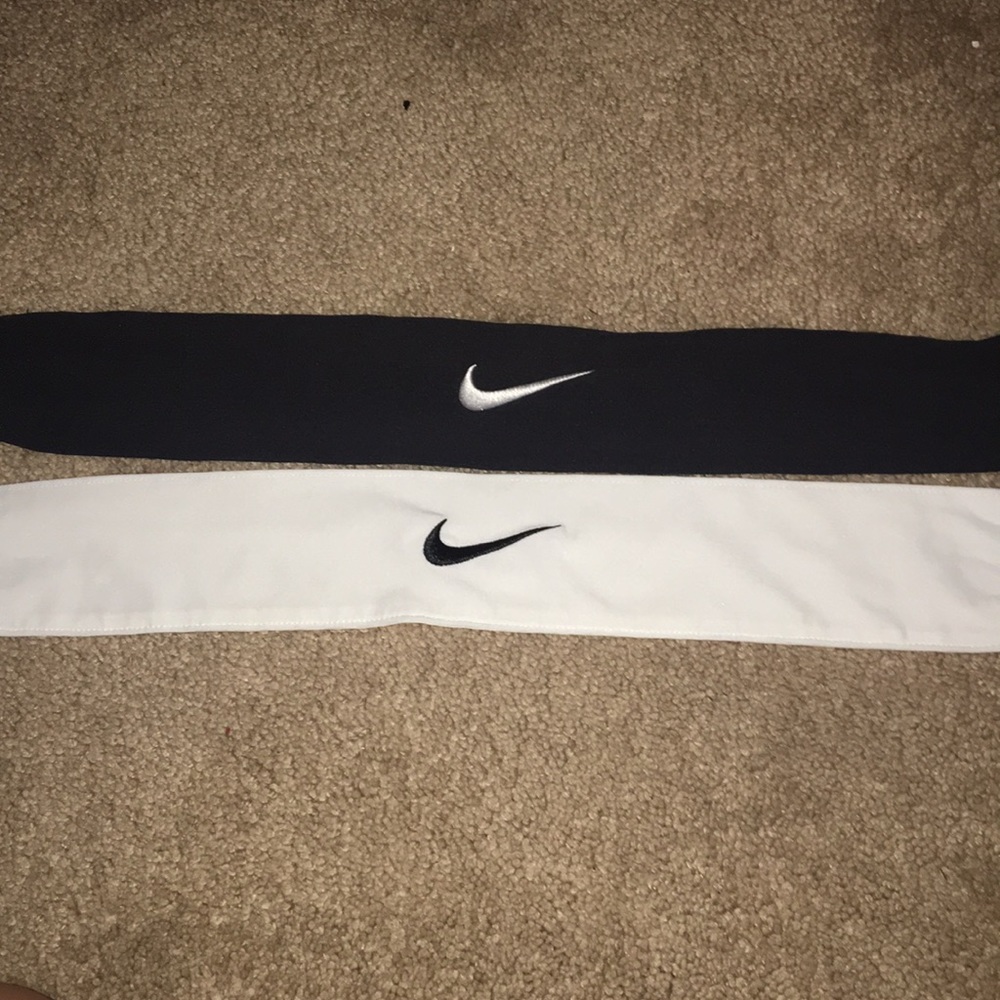 white and black nike headband